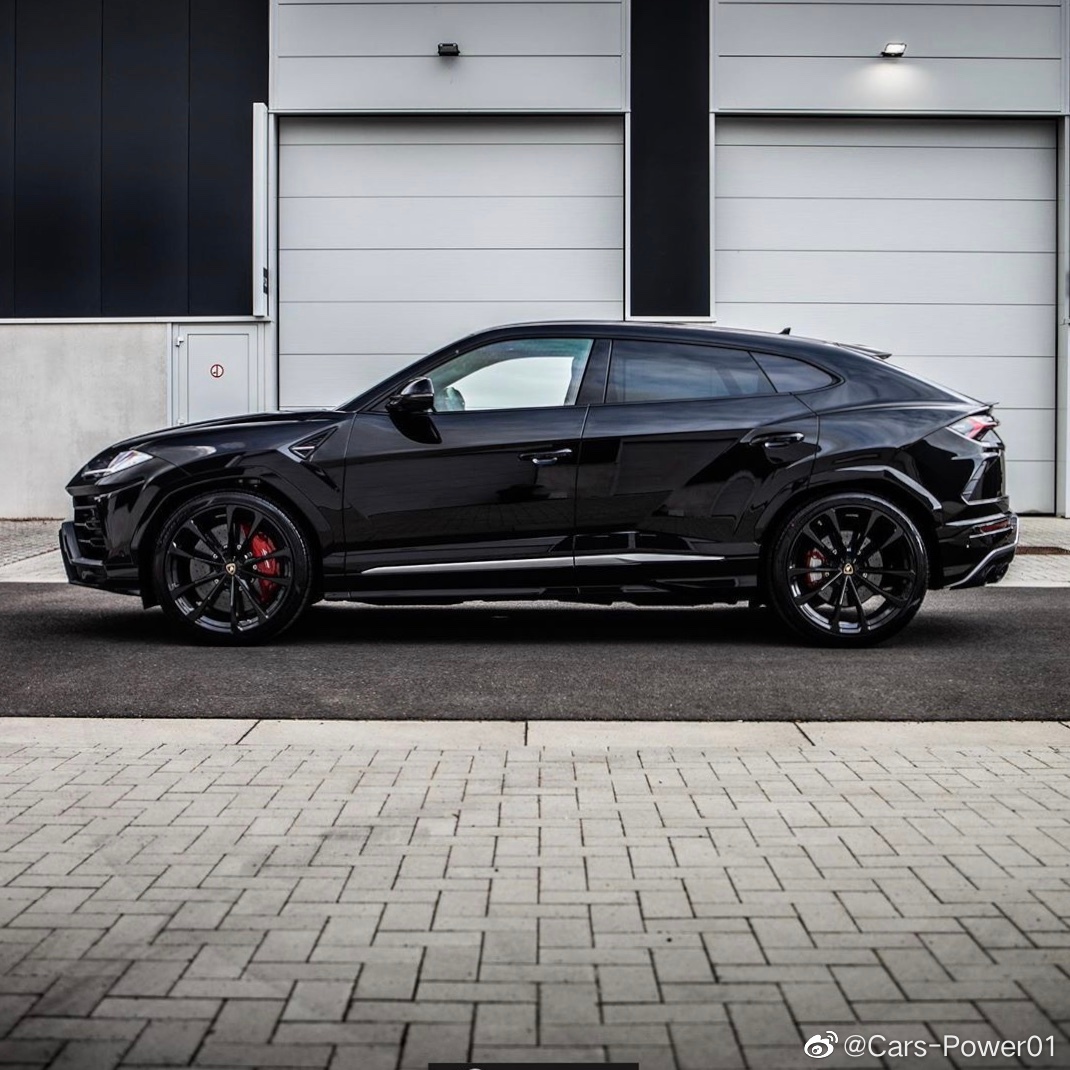 All Black 超级蛮牛兰博基尼Urus