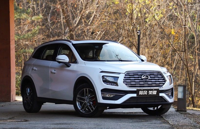 陆风荣曜前卫造型设计 新的一年 “曜”做自己的独特风格