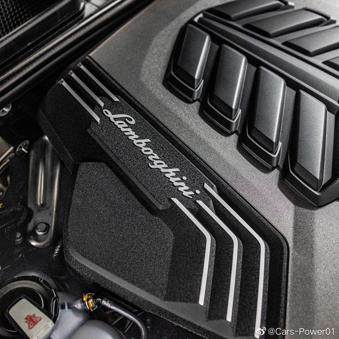 All Black 超级蛮牛兰博基尼Urus