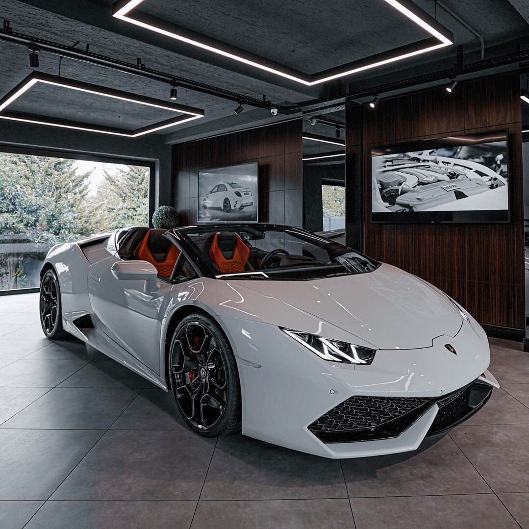 Lamborghini Huracan Spyder  睡觉咯