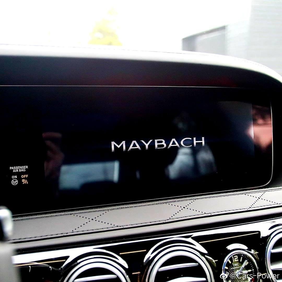 人见人爱 12缸双色大轿车 MAYBACH S650