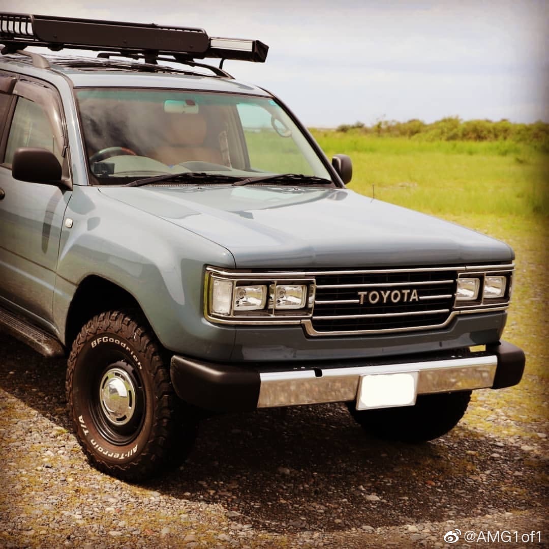 好看的汽车图片:丰田陆巡100系列(LC100)