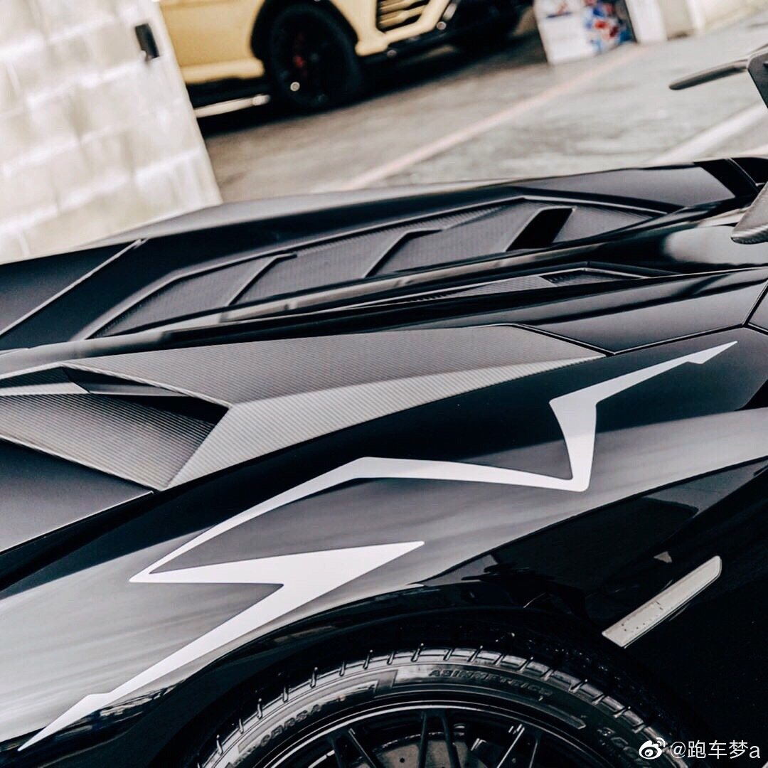 Lamborghini Aventador SV Roadster，意大利超级跑车，逼格满满