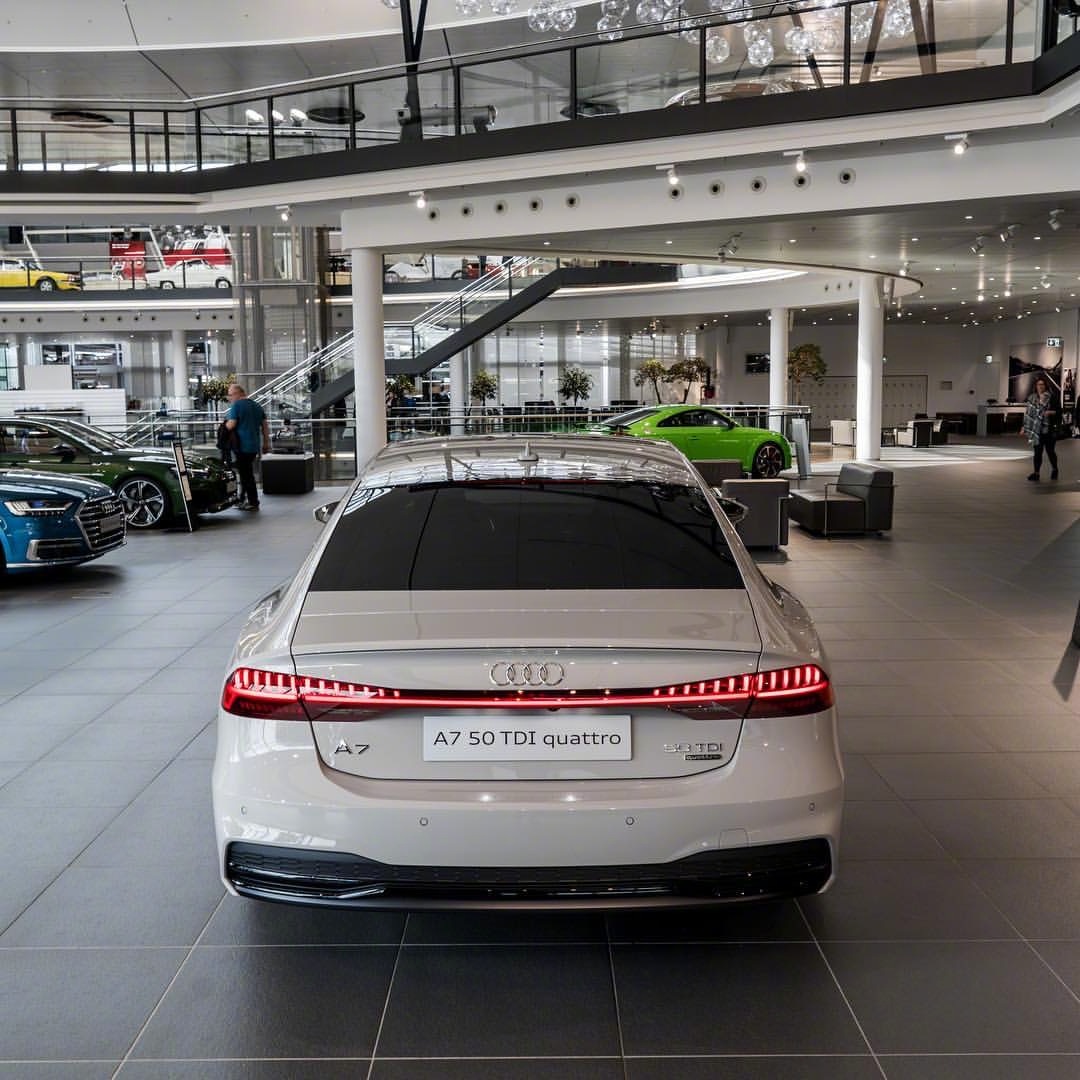 这一代的奥迪A7贯穿式尾灯真的太出彩了!