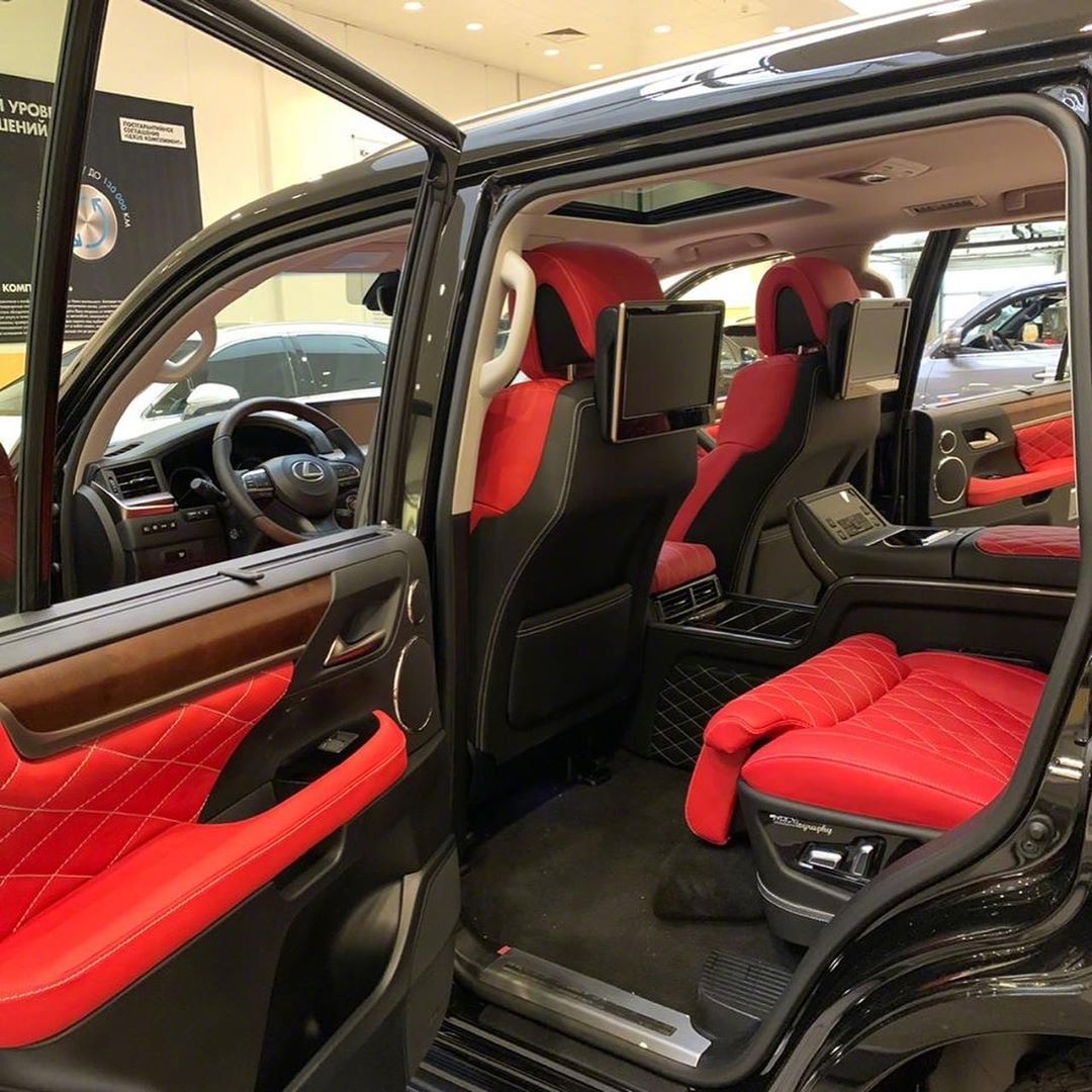 基本上能买雷克萨斯LX570的都是壕了,所以能买这配置的应该都是