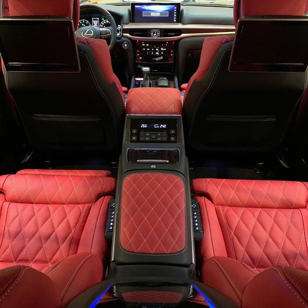 基本上能买雷克萨斯LX570的都是壕了,所以能买这配置的应该都是