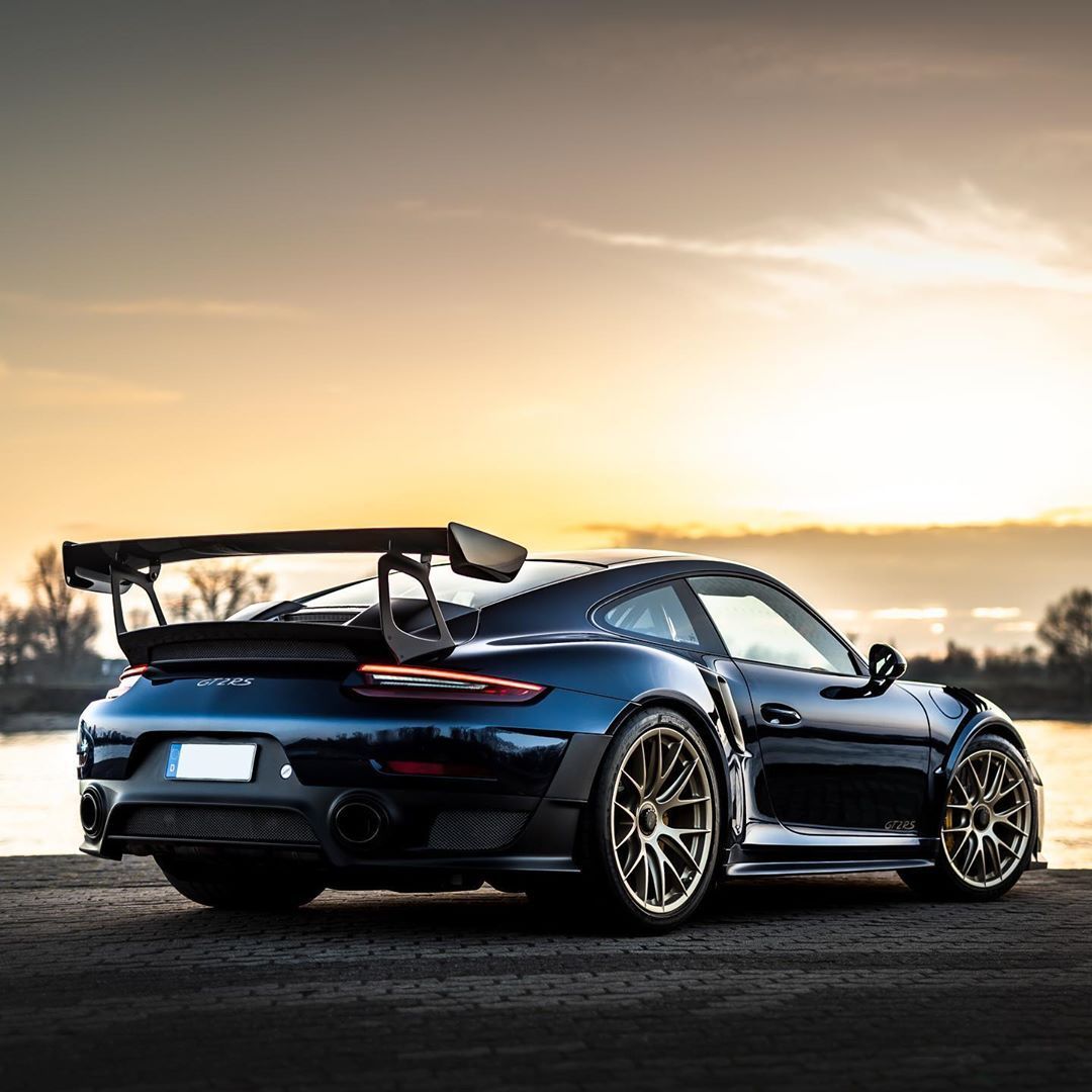 保时捷911gt2RS,保时捷911gt2蛙王 汽车美图大赏:保时捷911 gt2rs,pts午夜蓝
