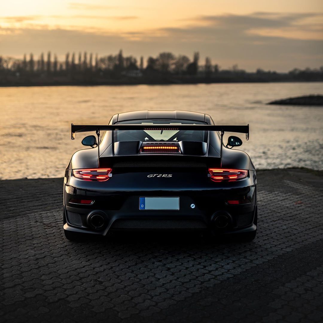 保时捷911gt2RS,保时捷911gt2蛙王 汽车美图大赏:保时捷911 gt2rs,pts午夜蓝