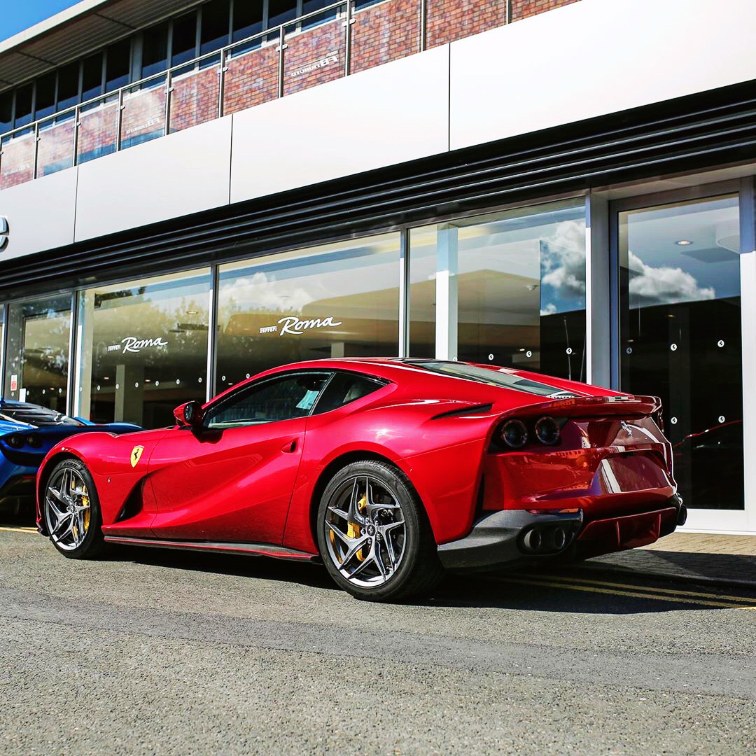 一台V12神器 Ferrari 812 Superfast