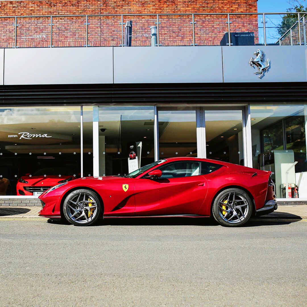 一台V12神器 Ferrari 812 Superfast