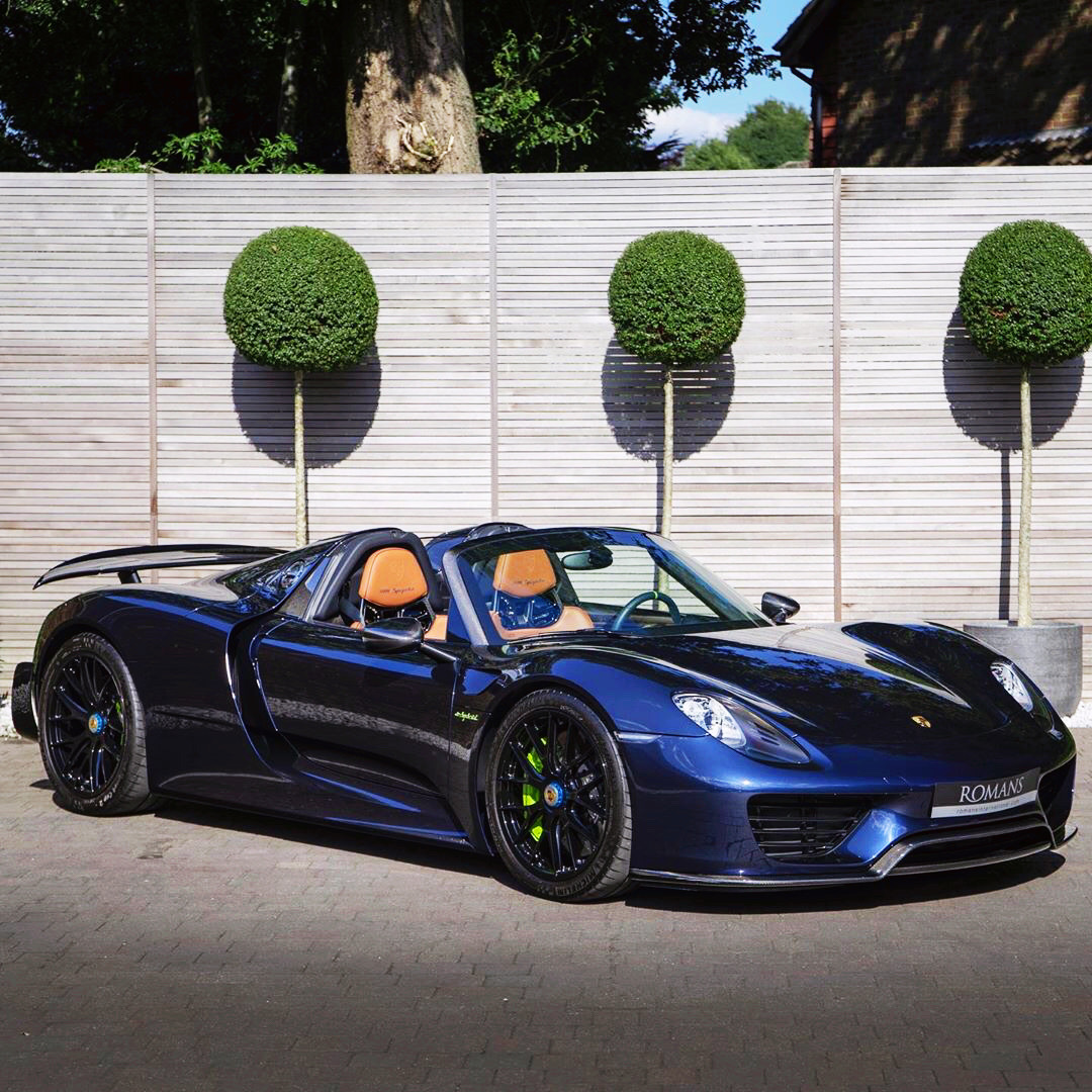 Porsche 918 Spyder  随处可见的碳纤维材质