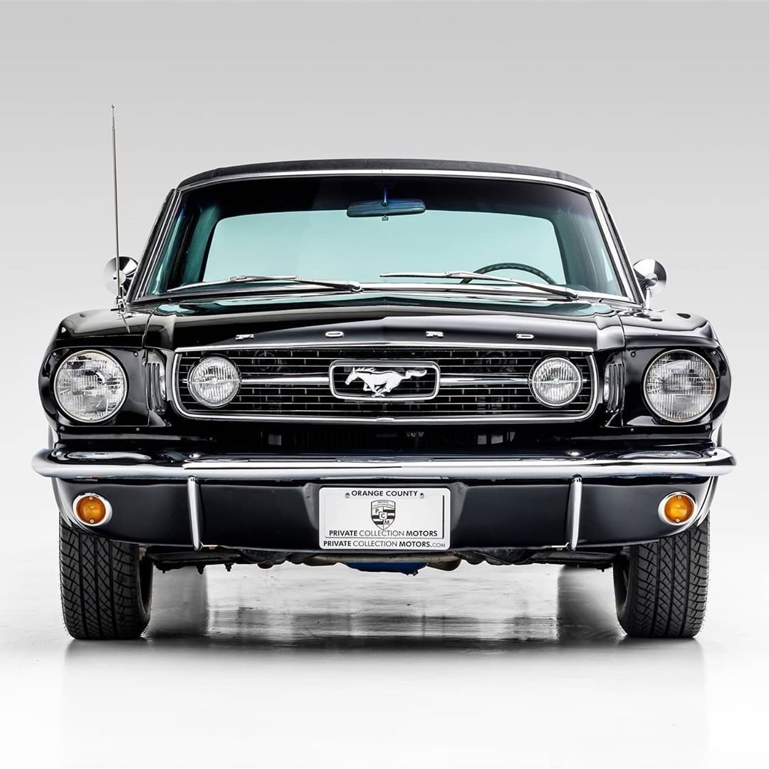 1966年福特Mustang，美国经典V8跑车。