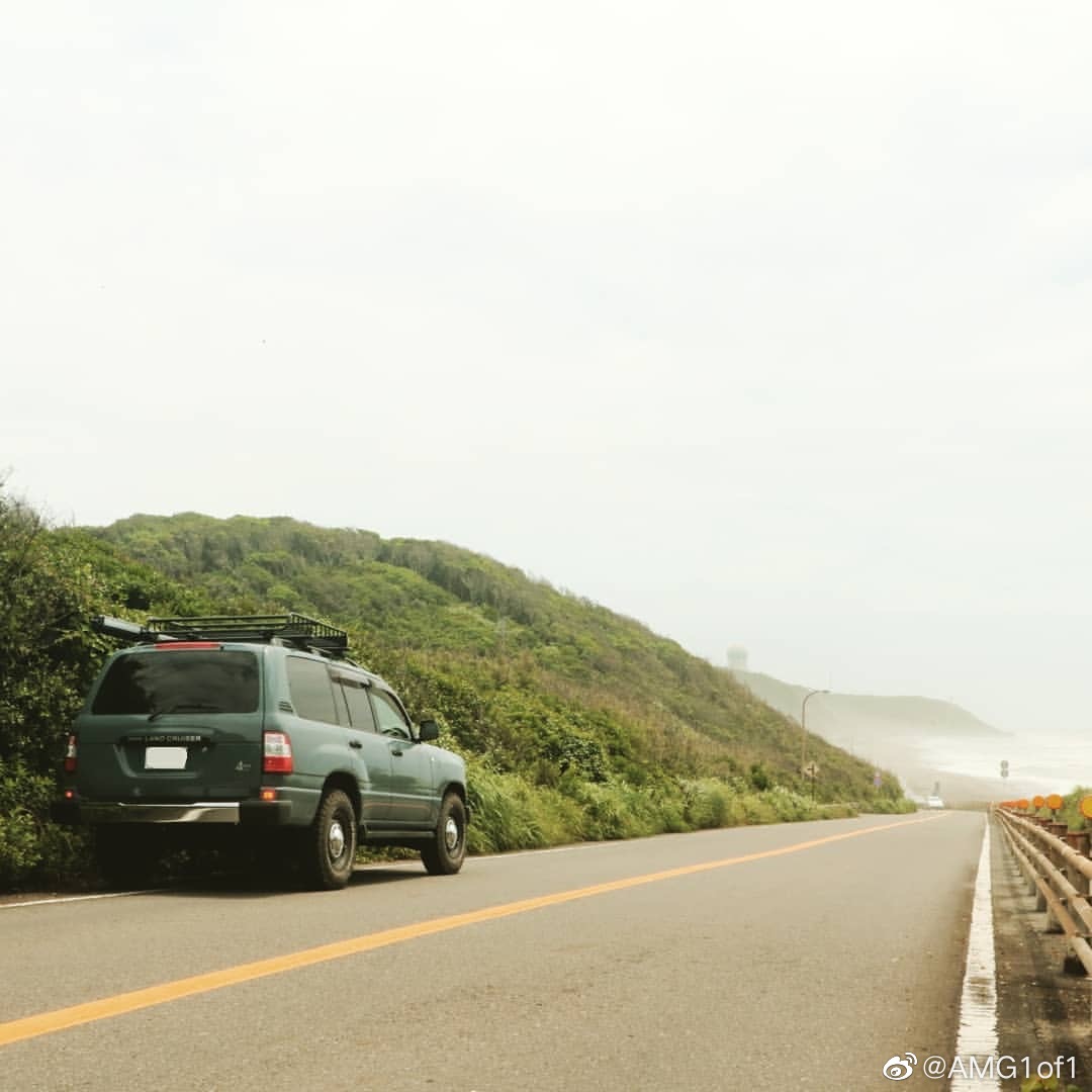 好看的汽车图片:丰田陆巡100系列(LC100)