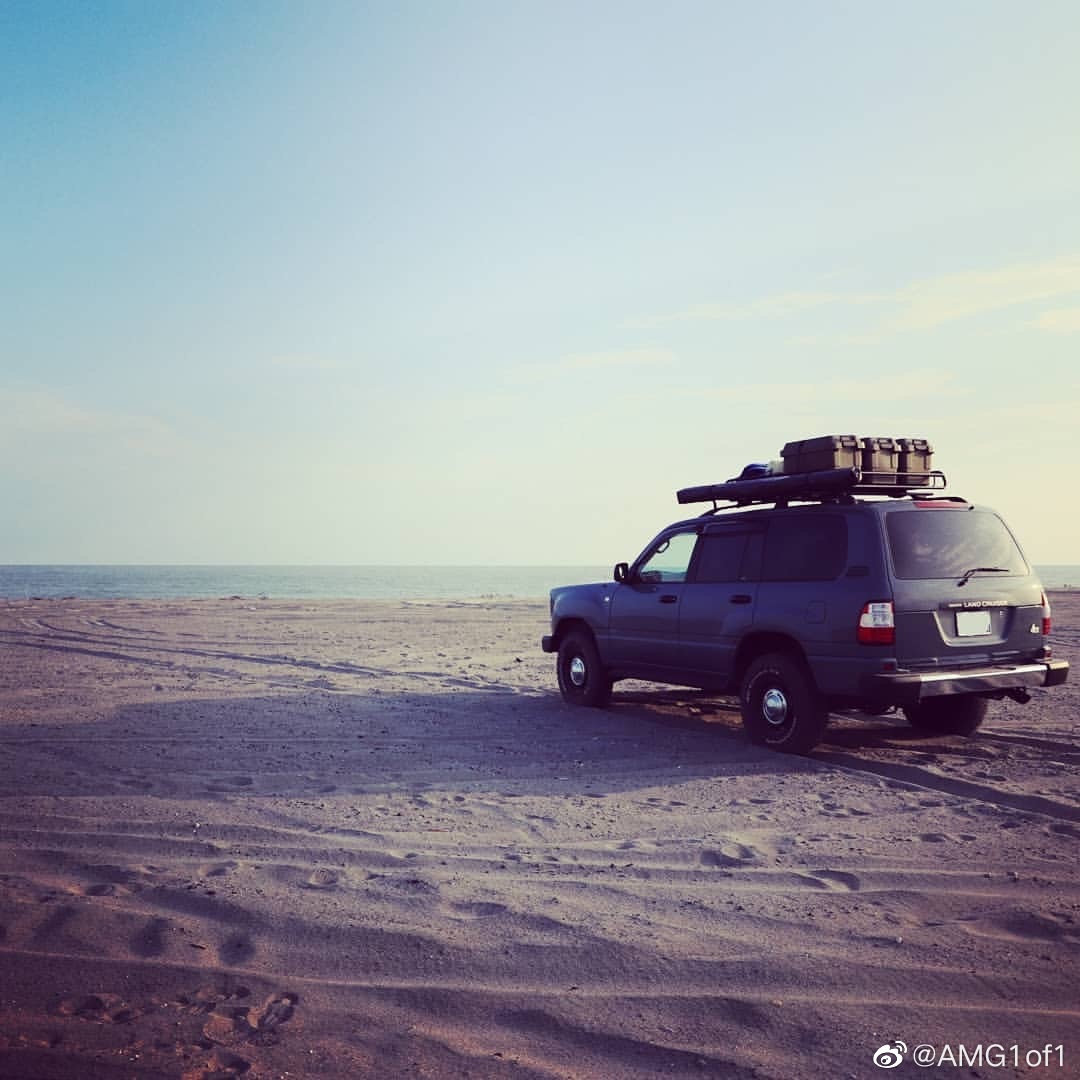 好看的汽车图片:丰田陆巡100系列(LC100)