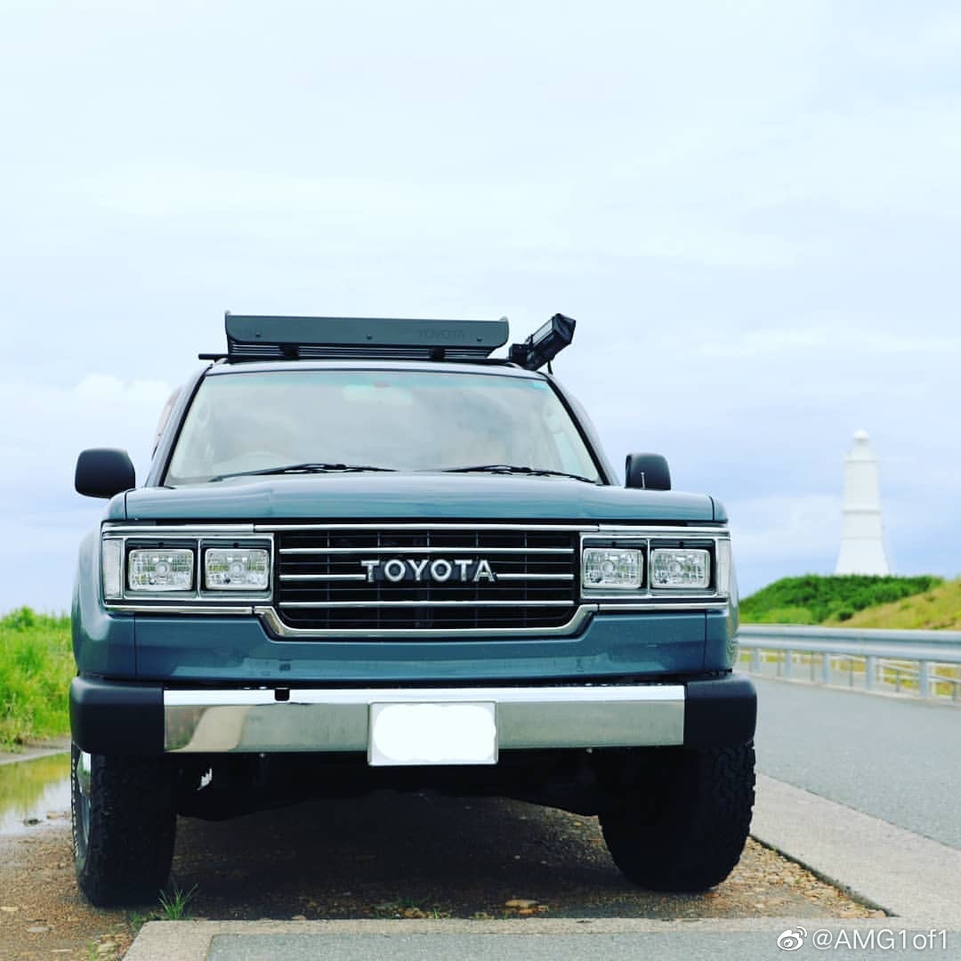 好看的汽车图片:丰田陆巡100系列(LC100)