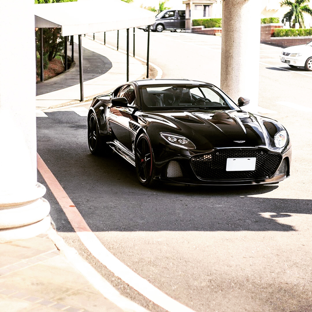 5.2L V10 发动机的性能怪兽 Aston Martin DBS