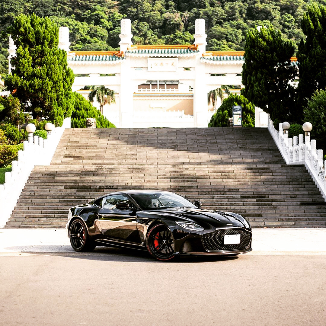 5.2L V10 发动机的性能怪兽 Aston Martin DBS