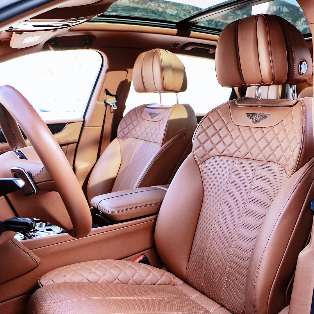 Bentley Bentayga W12,尾灯还是不错的！