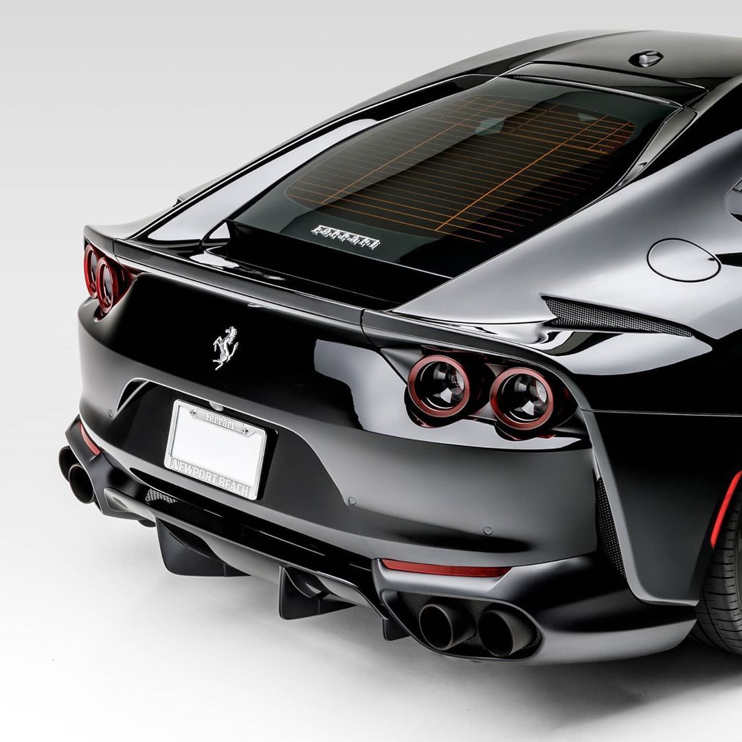 Ferrari 812 superfast,想不想驾驭ta?加油吧!