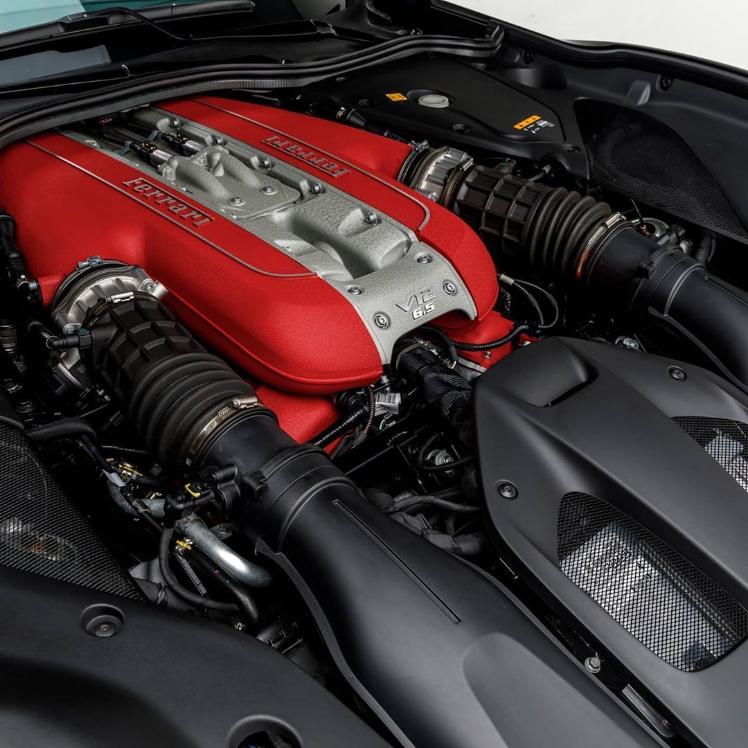 Ferrari 812 superfast,想不想驾驭ta?加油吧!