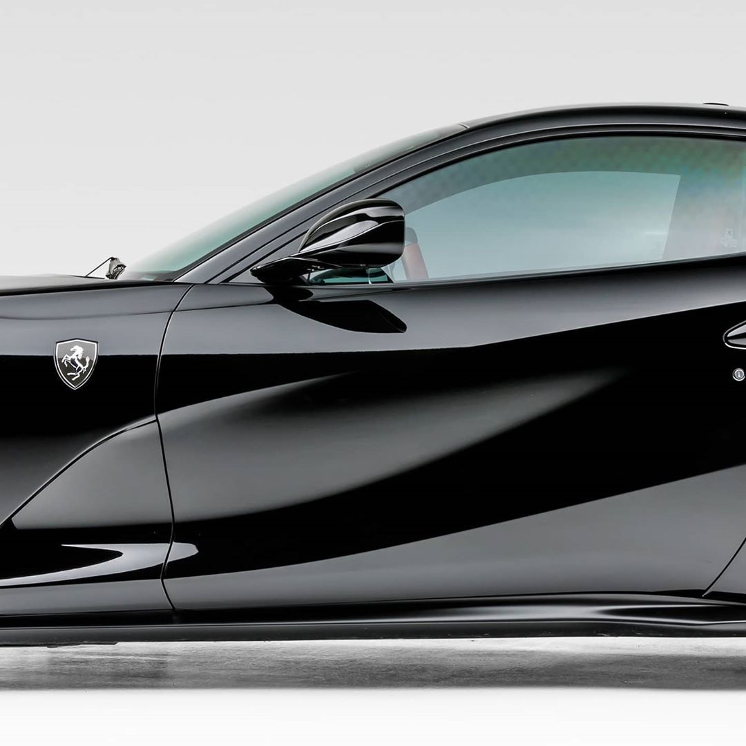 Ferrari 812 superfast,想不想驾驭ta?加油吧!