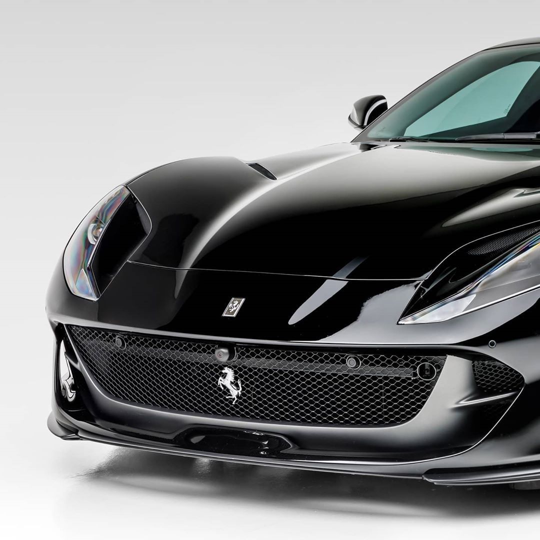 Ferrari 812 superfast,想不想驾驭ta?加油吧!