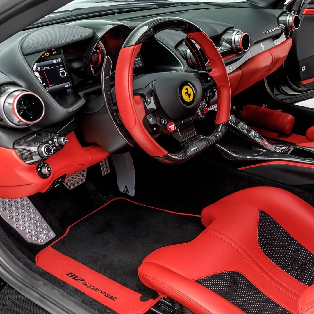 Ferrari 812 superfast,想不想驾驭ta?加油吧!