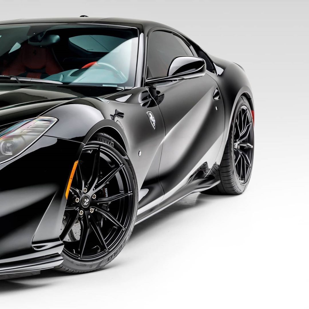 Ferrari 812 superfast,想不想驾驭ta?加油吧!