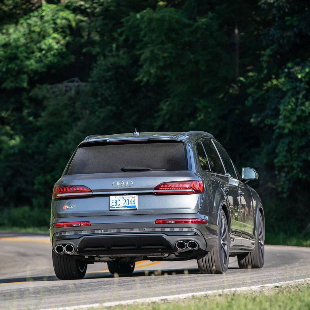 好看的汽车图片：奥迪 SQ7 V8双涡轮增压