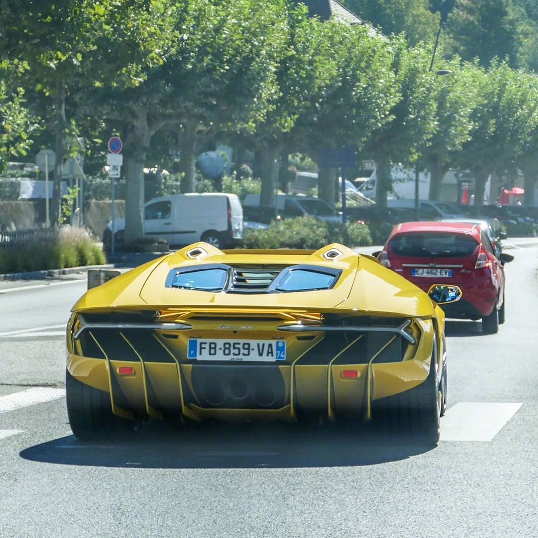 MC12 和 Centenario,你更喜欢哪一辆? images via autogespot