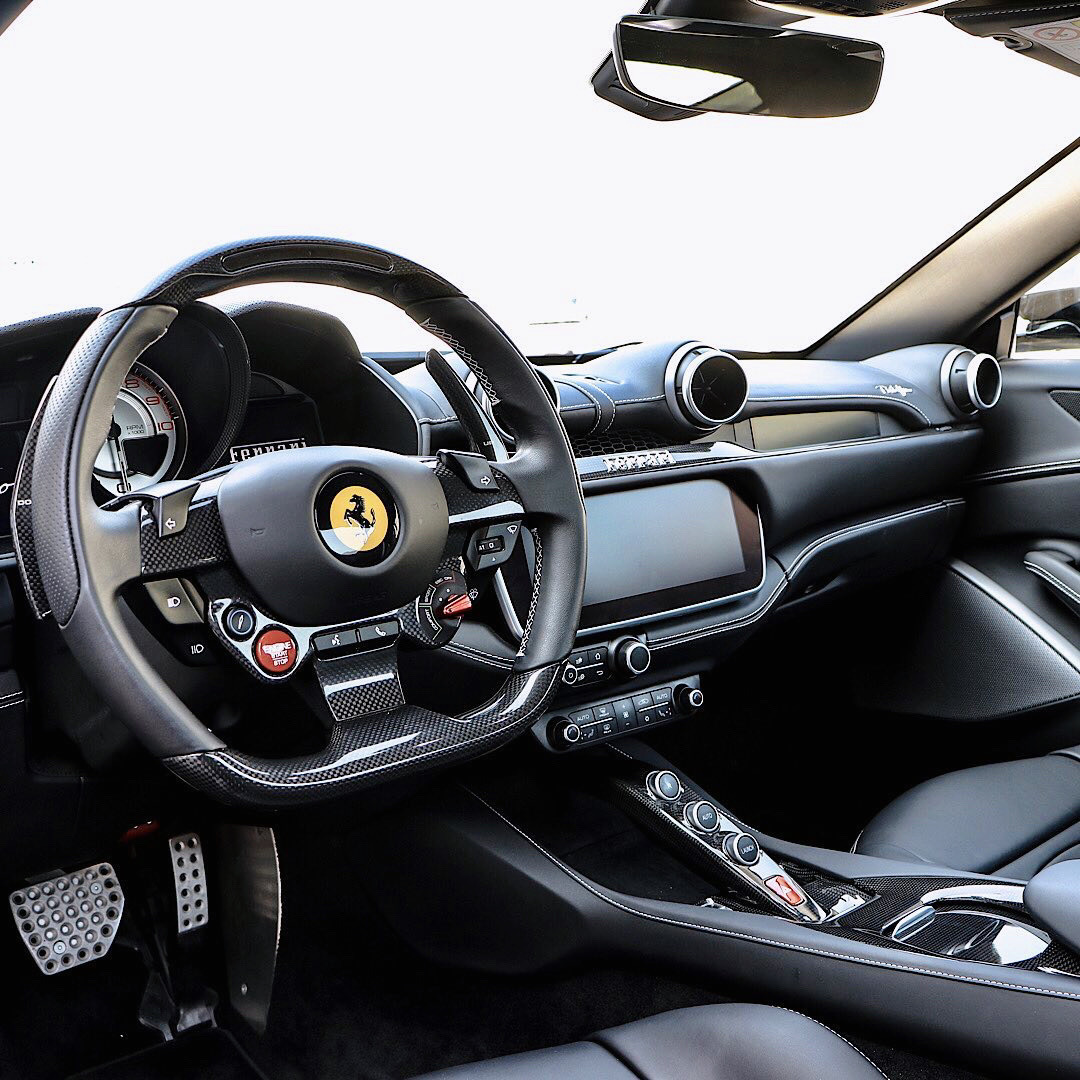 很喜欢黑色，对ta有一种很特别的感觉！ Ferrari Portofino