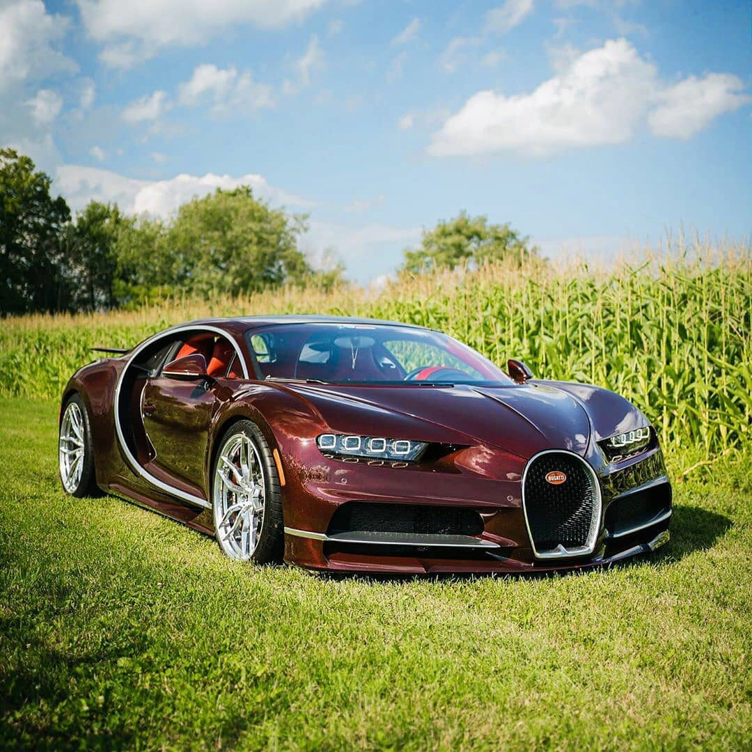 Bugatti Chiron，这红碳真是漂亮，车头设计非常霸气