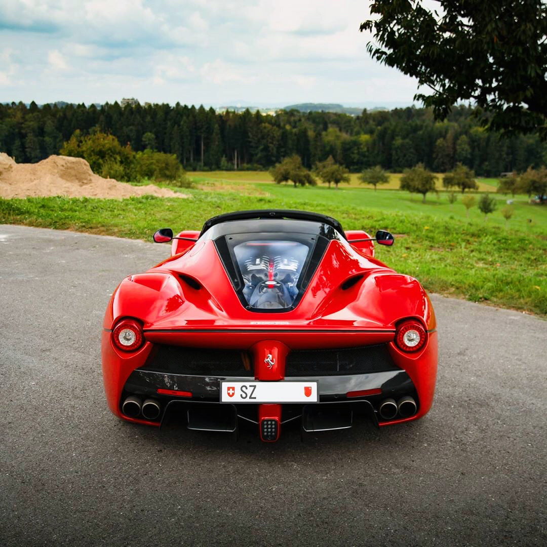 立冬了,干杯! Ferrari LaFerrari Aperta