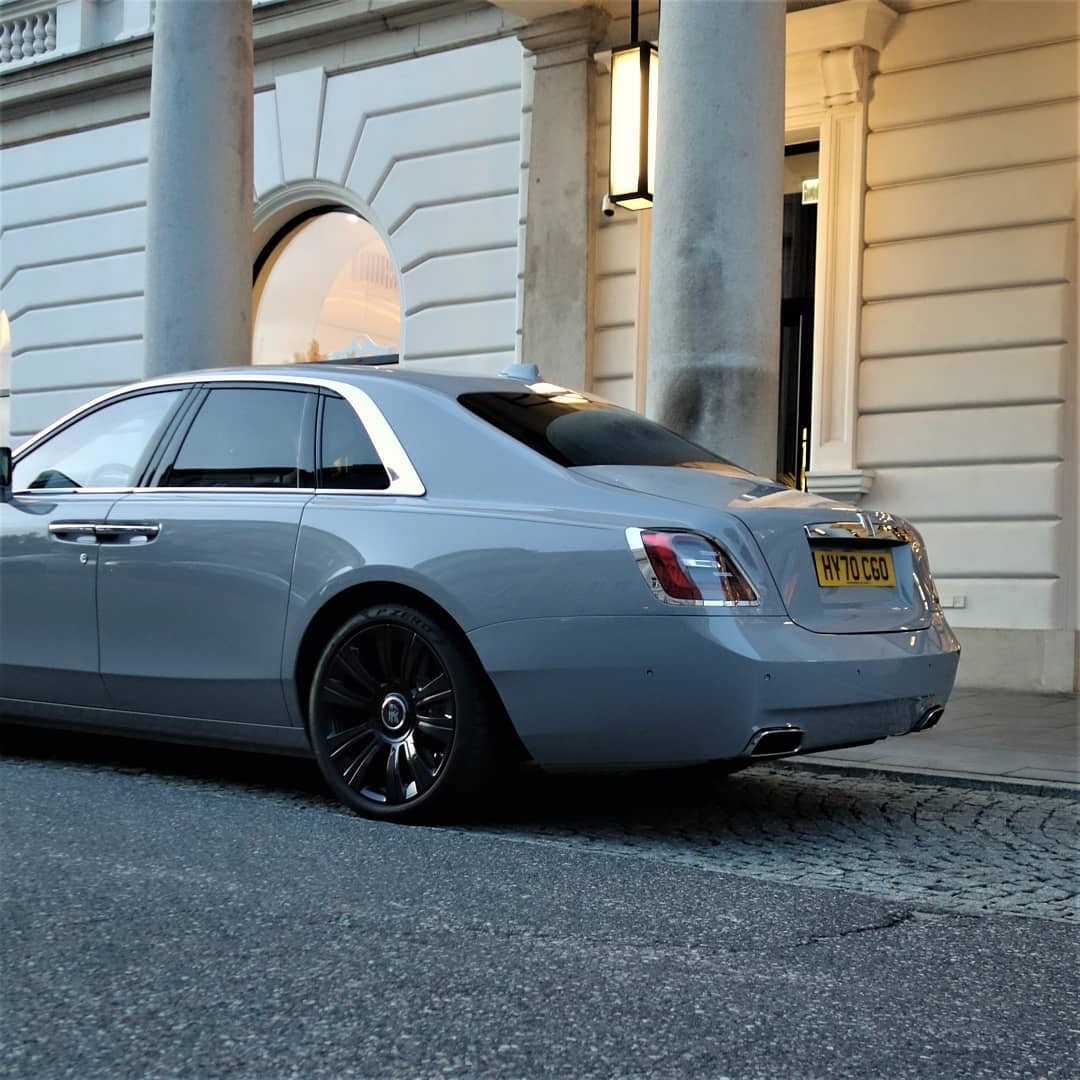 全新劳斯莱斯古思特的实车街拍