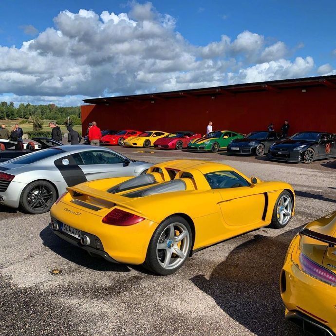 黄色保时捷Carrera GT，喜欢不？