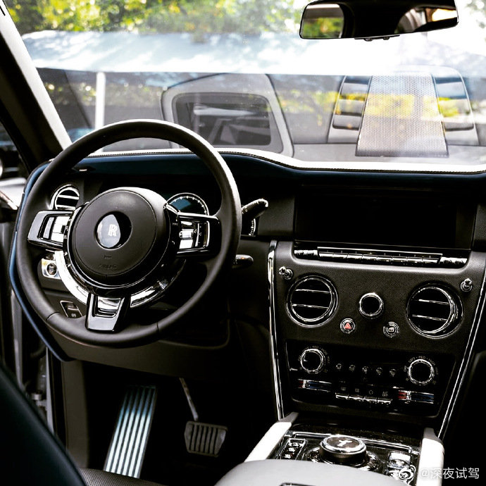 Rolls Royce Cullinan V12发动机,星空顶来了。