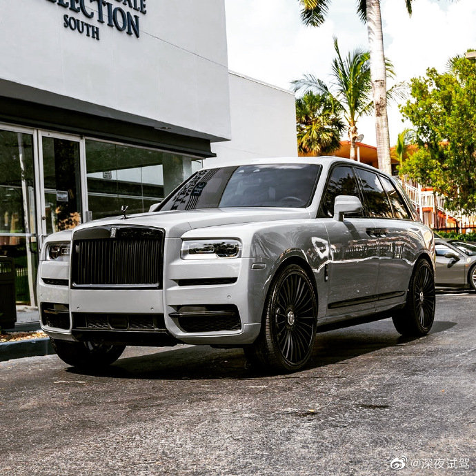 Rolls Royce Cullinan V12发动机,星空顶来了。