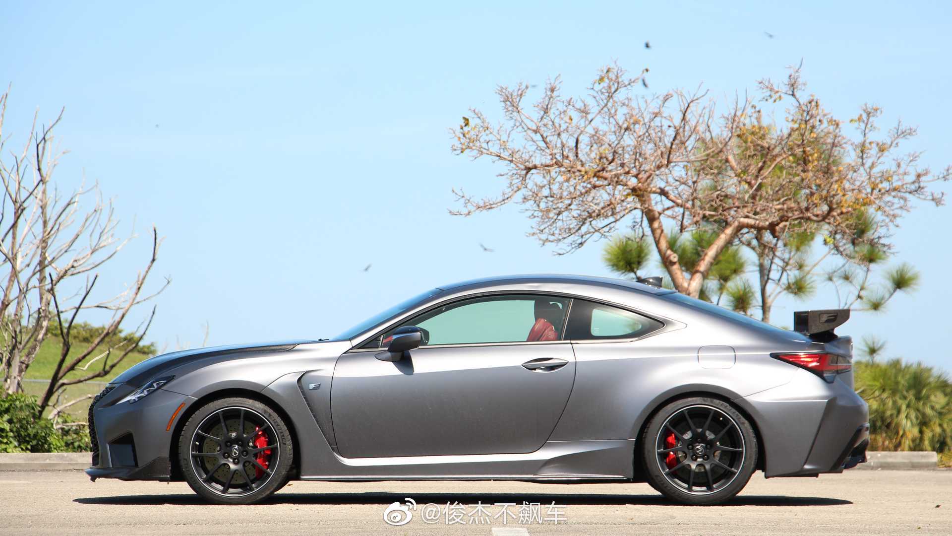 2020 雷克萨斯 RC F 赛道版图赏,5.0L V8 发动机,472 马力。