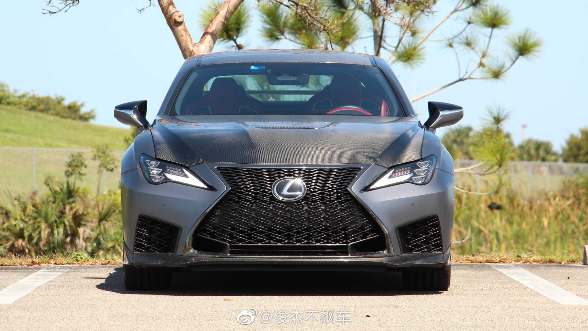 2020 雷克萨斯 RC F 赛道版图赏,5.0L V8 发动机,472 马力。