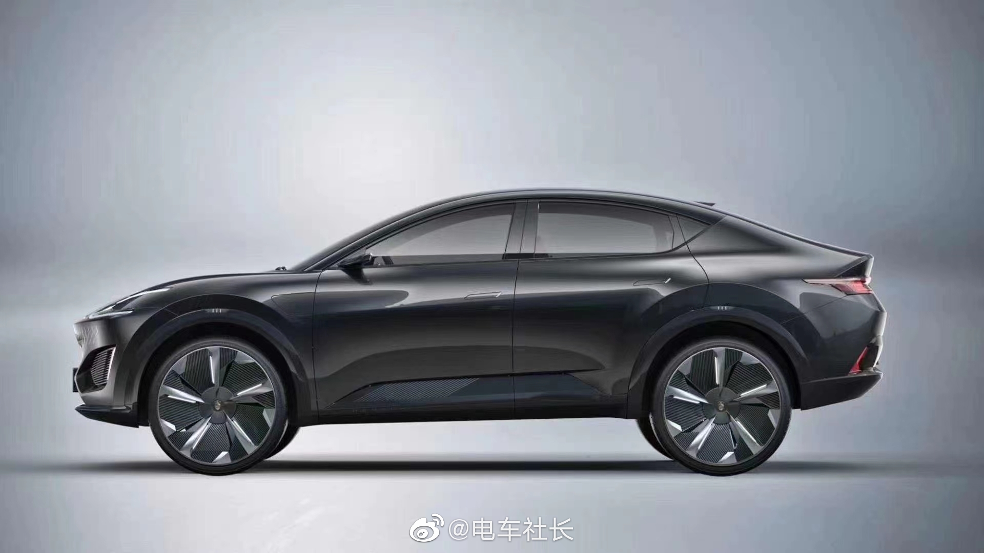这个角度看恒大的六辆车,恒驰5就比较好看了