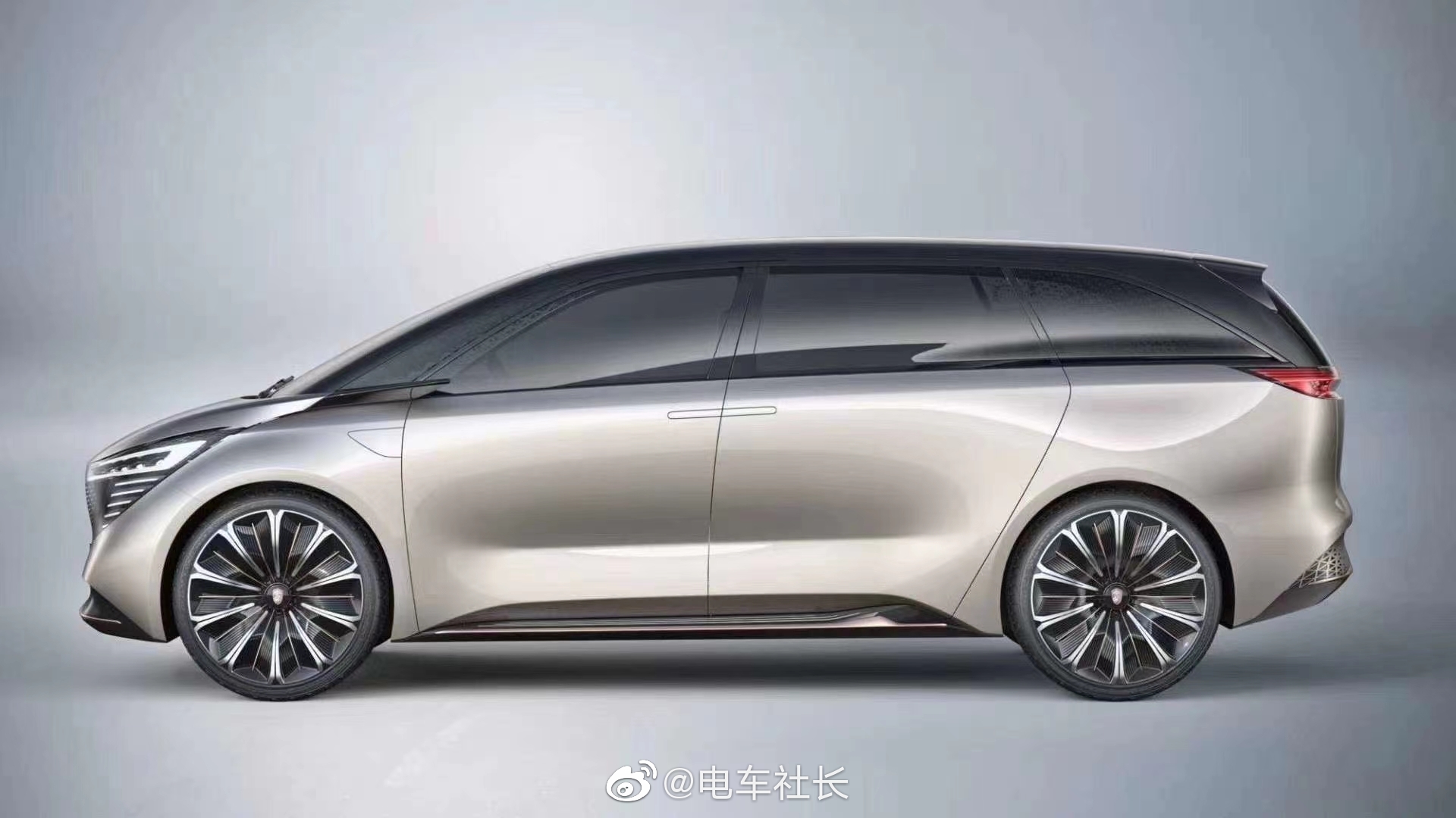 这个角度看恒大的六辆车,恒驰5就比较好看了