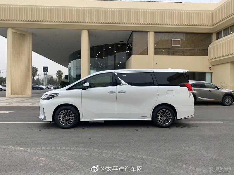 雷克萨斯LM在2月24日正式上市,目前实车已经到店