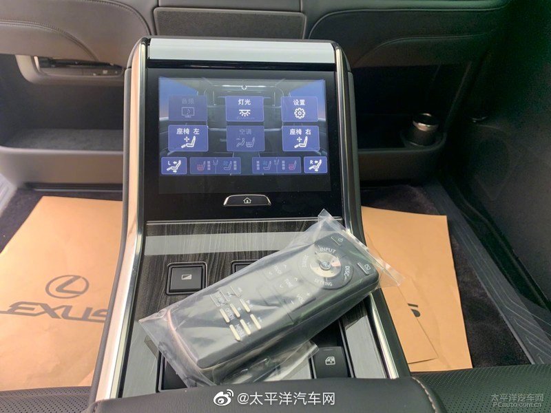 雷克萨斯LM在2月24日正式上市,目前实车已经到店