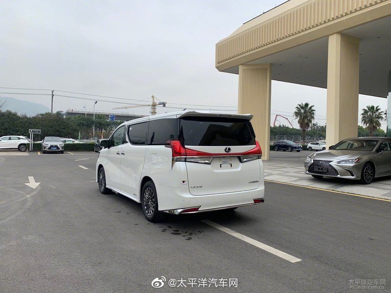 雷克萨斯LM在2月24日正式上市,目前实车已经到店