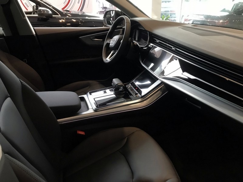 奥迪 Q8 45 TFSI 豪华致雅型 黑外/黑内