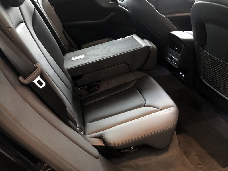 奥迪 Q8 45 TFSI 豪华致雅型 黑外/黑内