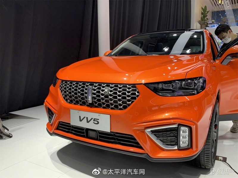 在2020广州车展上，我们前方拍摄团队拍摄到VV5元气橙版