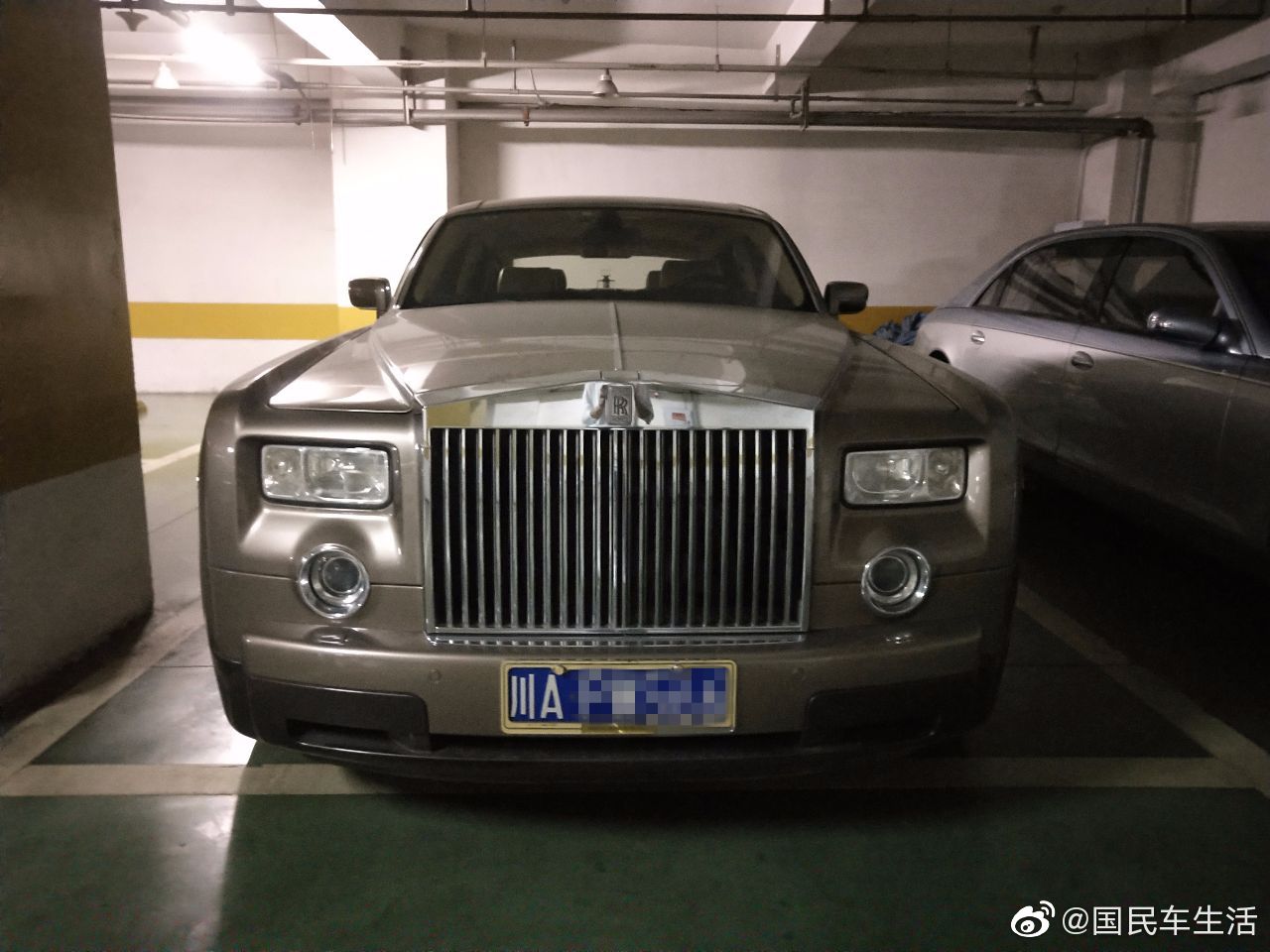 四川第1台迈巴赫,雅致都是他的,私人飞机有两架