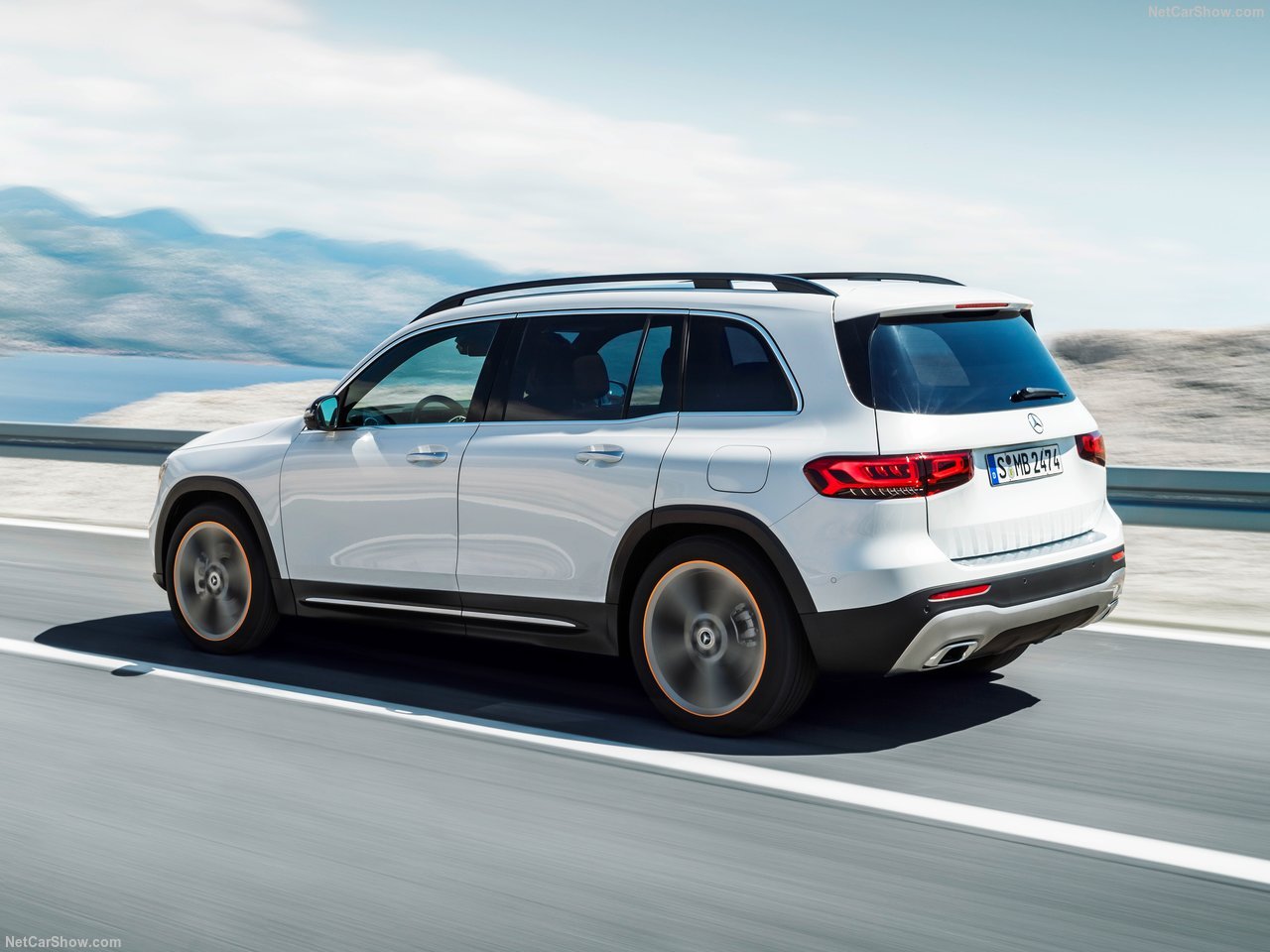 奔驰GLB 被黑惨了的一款奔驰车,大家吐槽30万买个1.3T和伪七座