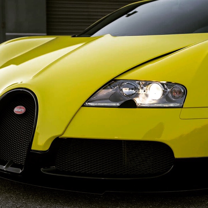 Bugatti这大尾翼打开的时候，有什么想法……